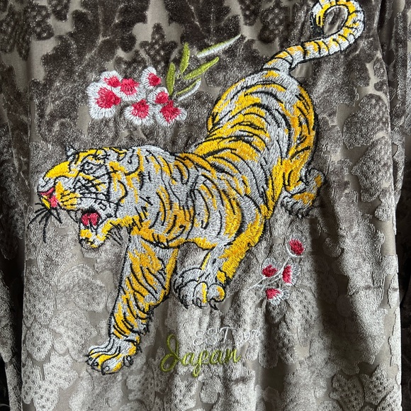 EMBROIDERED VELVET KIMONO JACKET BY GYPSY HEARTS - Picture 3 of 7